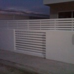แผงไม้ระแนงสีขาว