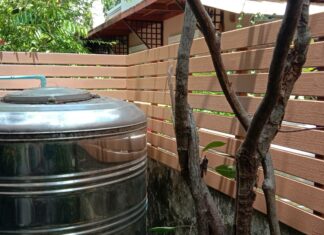 จะต่อเติมรั้วบ้านให้สูงขึ้นจากกำแพงเดิมควรต้องทำอย่างไร รับติดตั้งระแนงบังตาราคาถูก