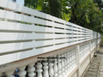 รั้วไม้ระแนงสีขาว