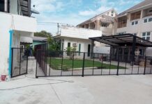 เปรียบเทียบงานติดตั้งรั้วกั้นสุนัขเหล็กฉีก และรั้วกั้นสุนัขไม้เทียม รั้วกั้นสุนัข